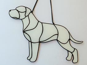 Dog argentyński  - zawieszka witrażowa 