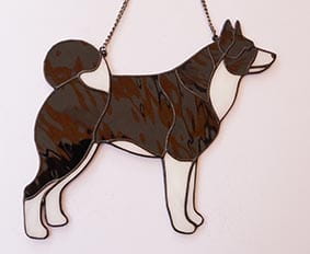 Karelski pies na niedźwiedzie - zawieszka witrażowa 