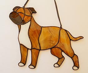 Staffordshire Bull Terrier - zawieszka witrażowa 