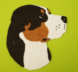 Duży szwajcarski pies pasterski - aplikacja filcowa 