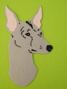 Nagi pies peruwiański - aplikacja filcowa 